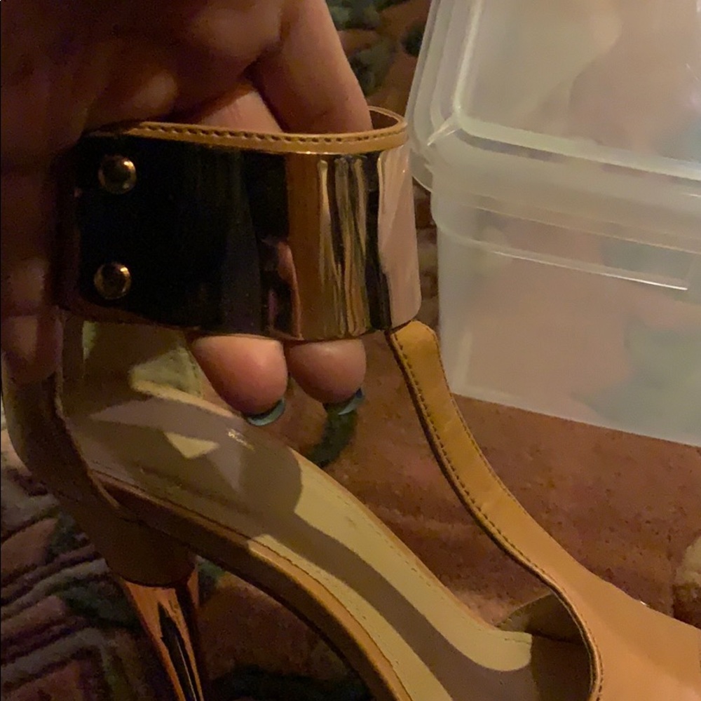 Shoes - Picture 4 of 4